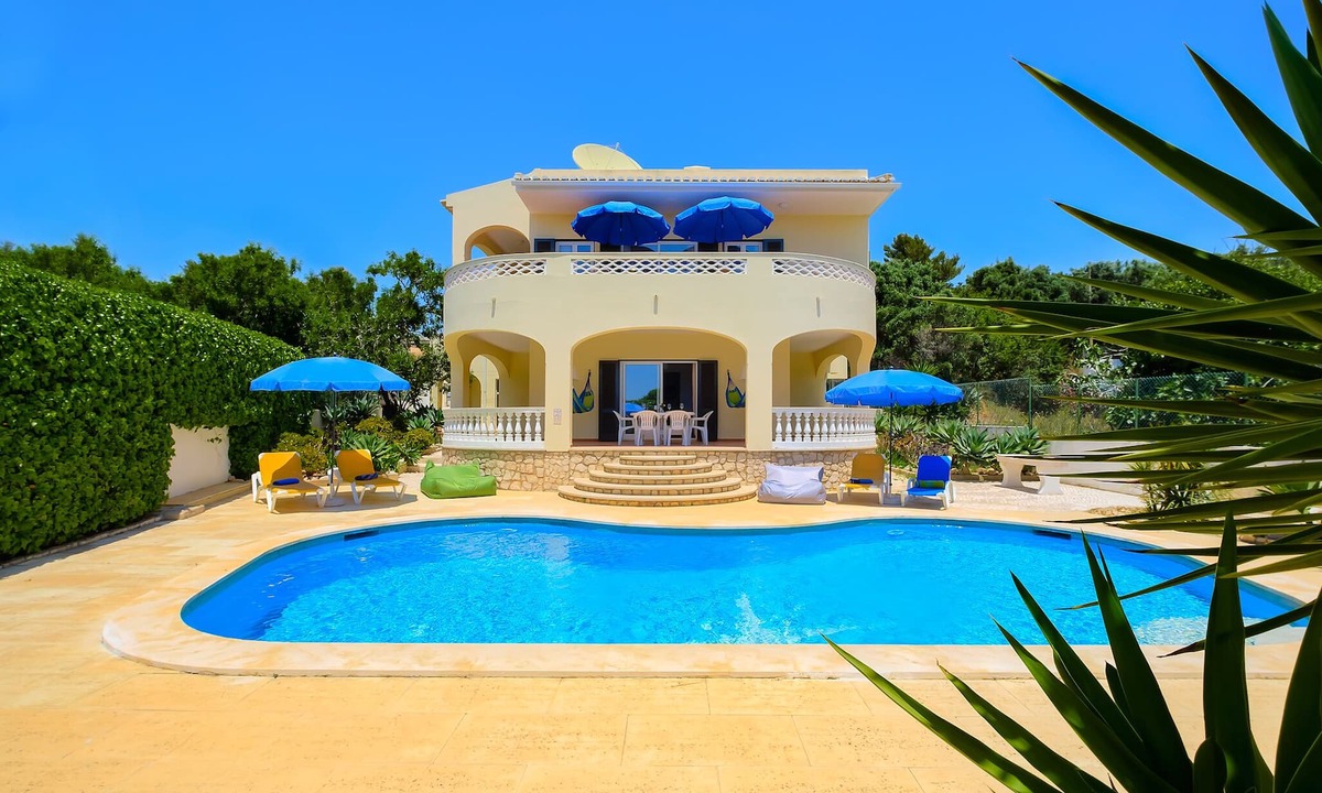 Meia Praia Villa | ❀Family Paradise. Peaceful, golf, countryside & beach, pool, close to everything