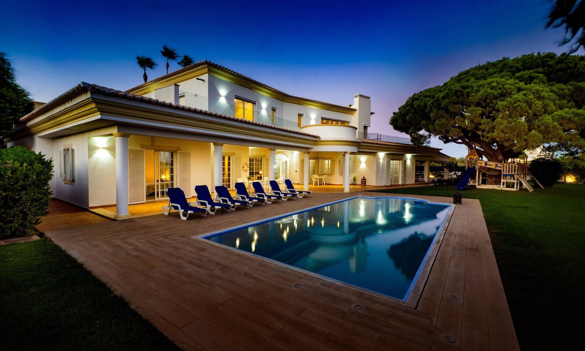 Pata de Baixo Villa | FAMILY VILLA RENTAL - PRIVATE POOL