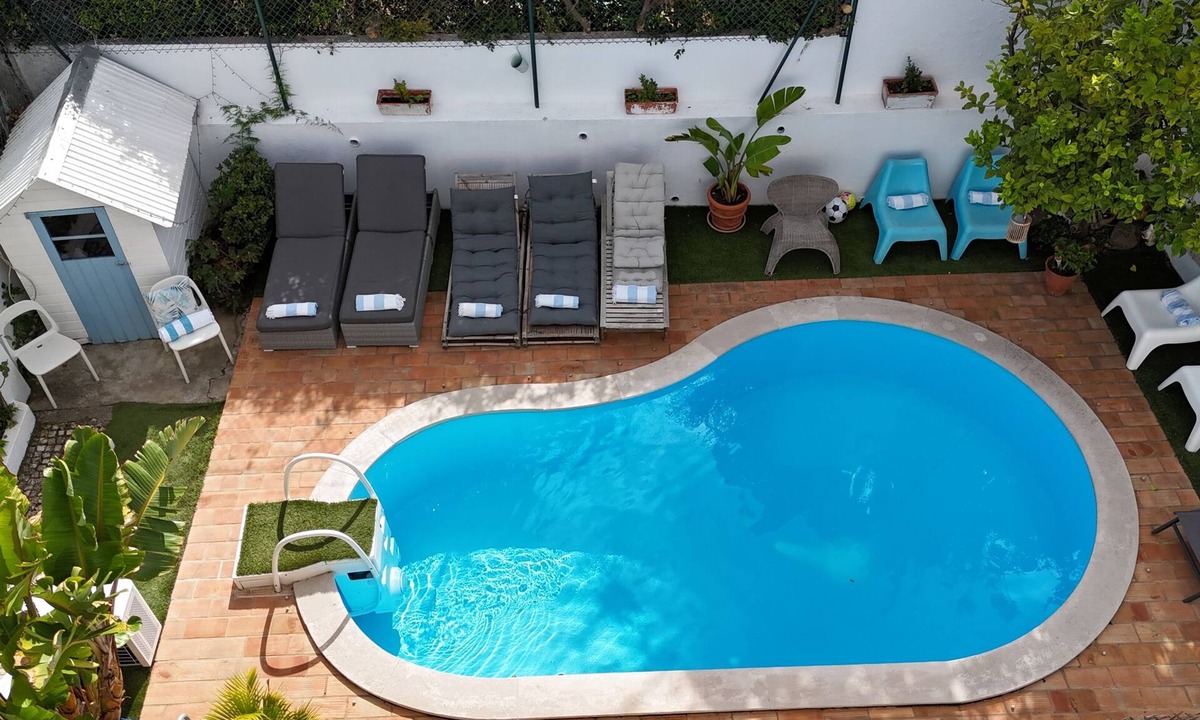 Casal da Ladeira Villa | Family Villa in LISBON,heated pool,elevator,parking,6 bedrooms,sleeps 14