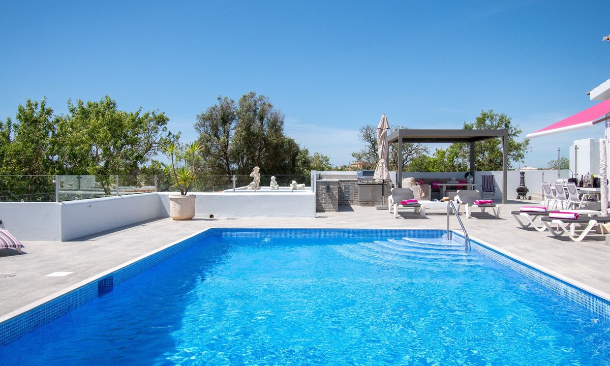 Poco Partido Villa | Gated property - private pool -children's play area, WIFI/TV-Air conditioning