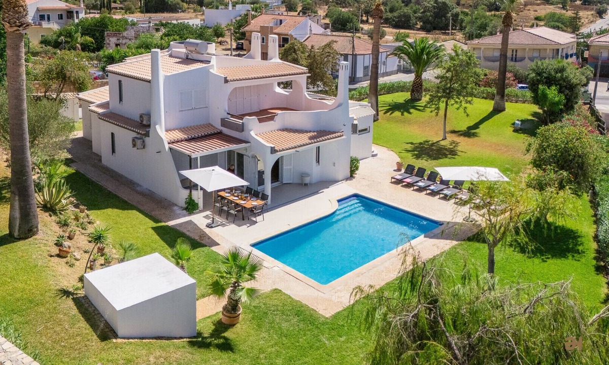 Escanxinhas Villa | Greice Homes - Villa Carob Tree