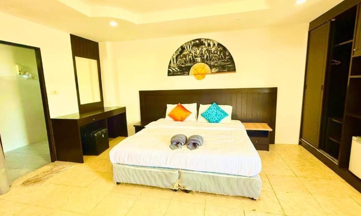 Nanai Road House | Hill Side Patong Hotel deluxe room