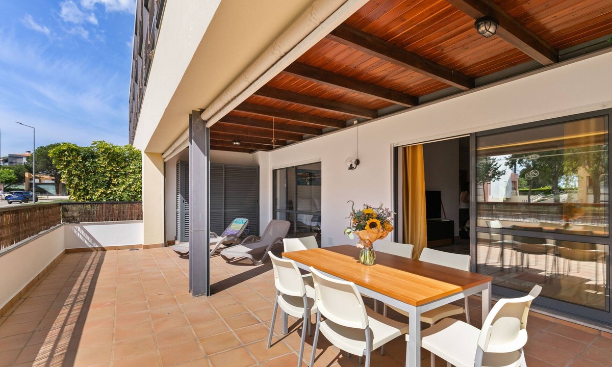 Albardeira Apartment | Holiday Apartment "Marina Park" with Private Terrace, Shared Pool & Wi-Fi