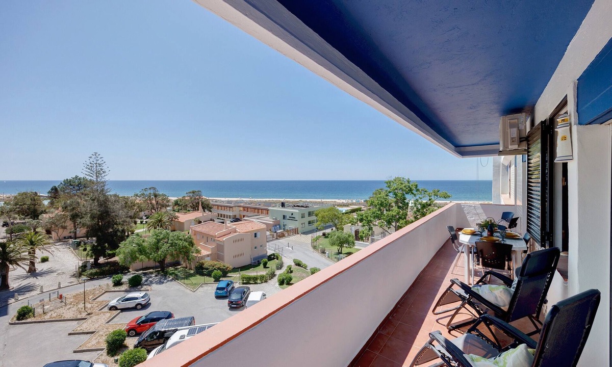 Torralta House | Holiday Home 'Alvor Beach - Only 50 Meters Away' with Sea View, Wi-Fi and Air Conditioning