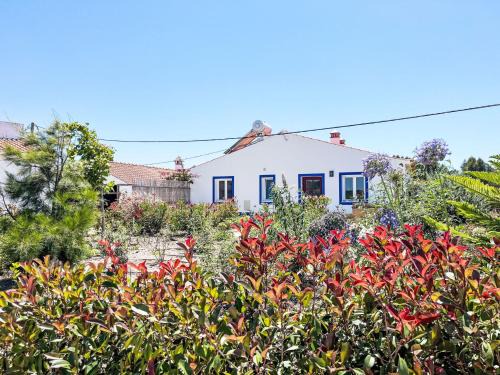 Cabeco de Aguia House | Holiday Home auf dem Lande in der Nähe des Strandes by Interhome