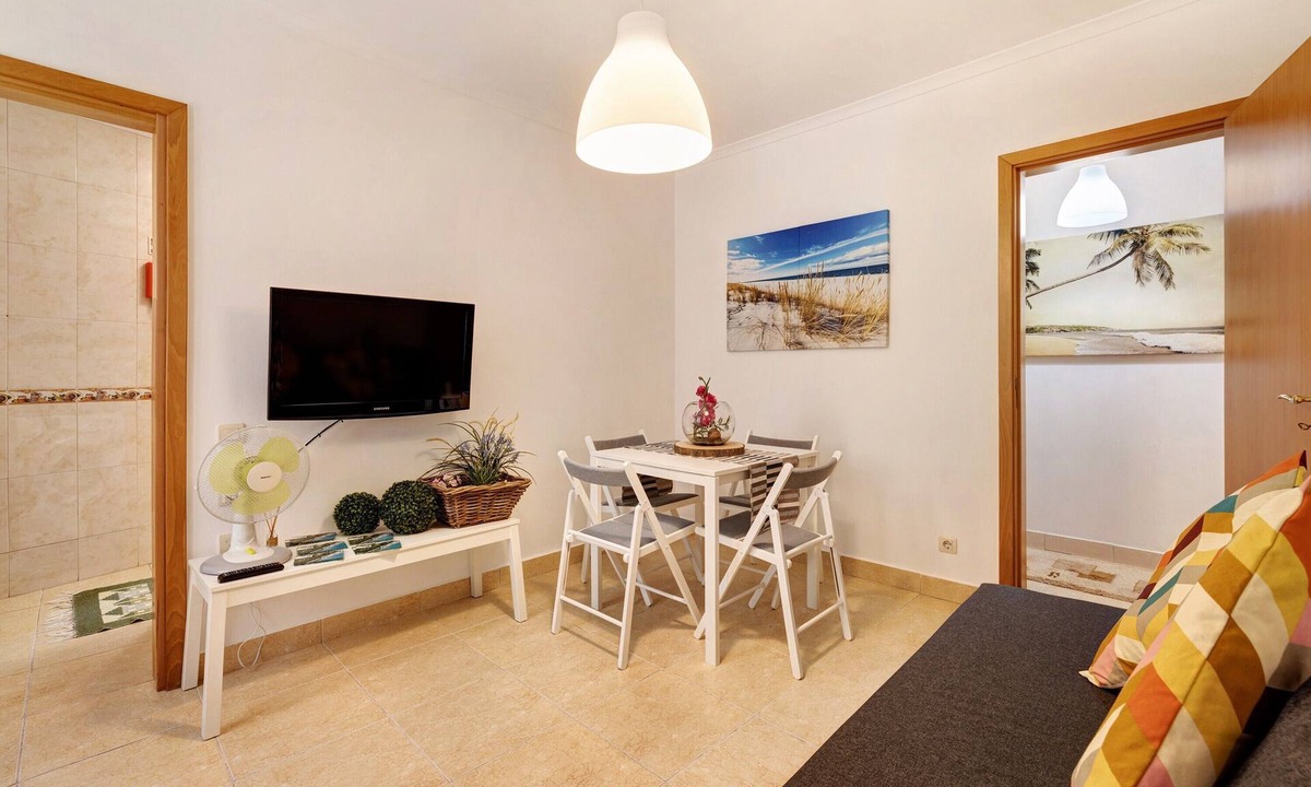 Setubal House | Holiday Home 'Casa Canopa' in Historic District with Wi-Fi