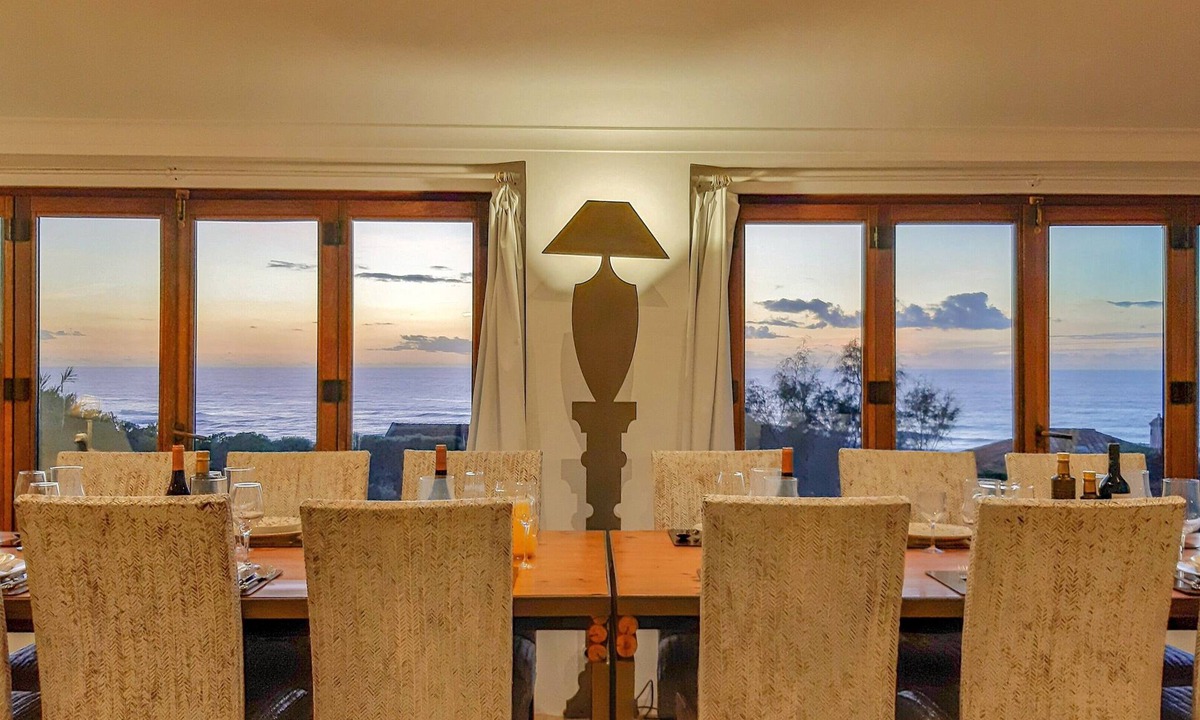 Colares House | Holiday Home 'Casa Nau in Front of the Beach' with Sea View, Private Garden and Wi-Fi