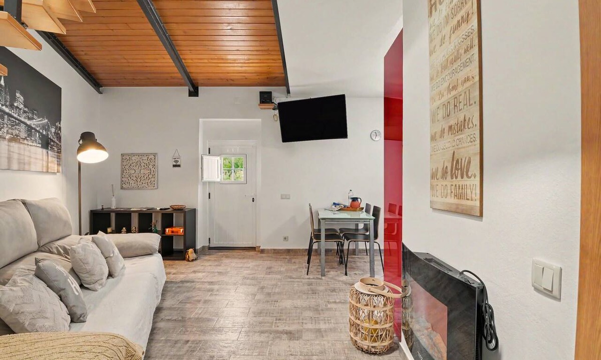 Melides House | Holiday Home 'Casinha Da Amorosa' with Wi-Fi and Air Conditioning