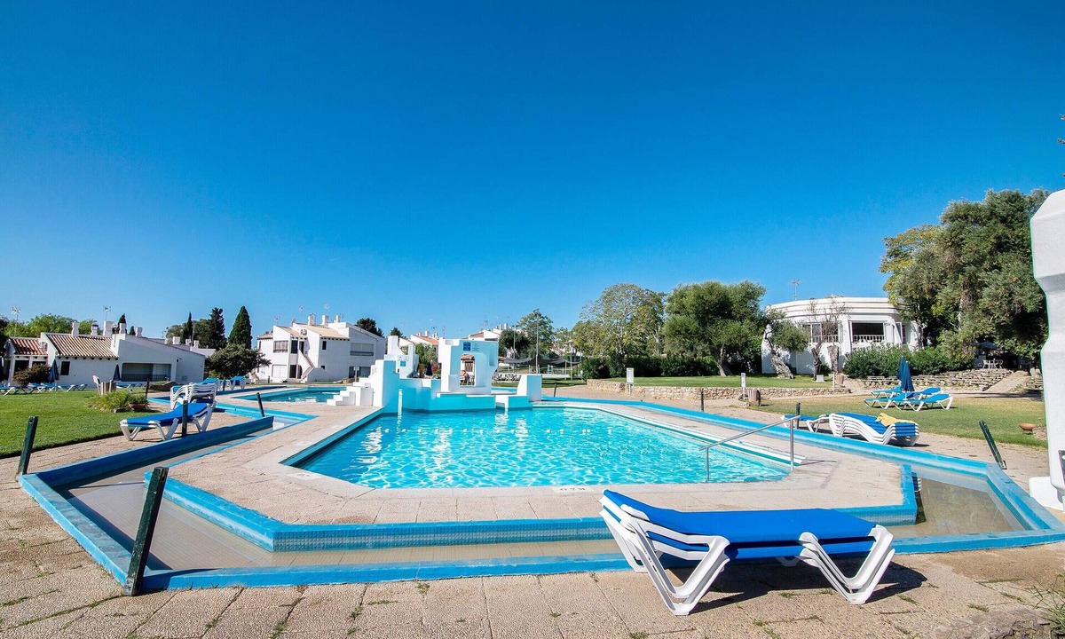 Santa Luzia House | Holiday Home 'Cozy Studio Pedras Del Rei' with Shared Pool, Wi-Fi and Air Conditioning