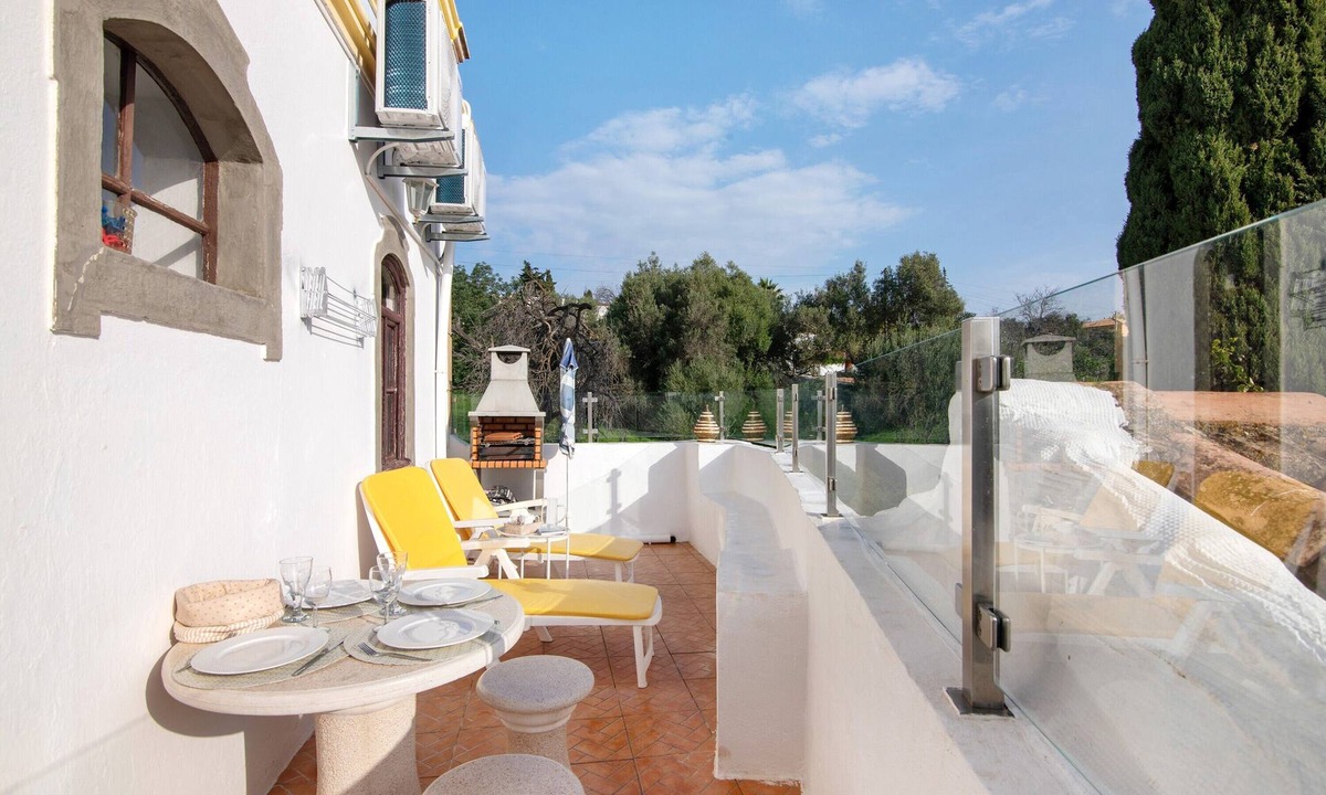 Boliqueime House | Holiday Home 'Solar Da Tirosa' with Private Pool, Private Terrace and Wi-Fi