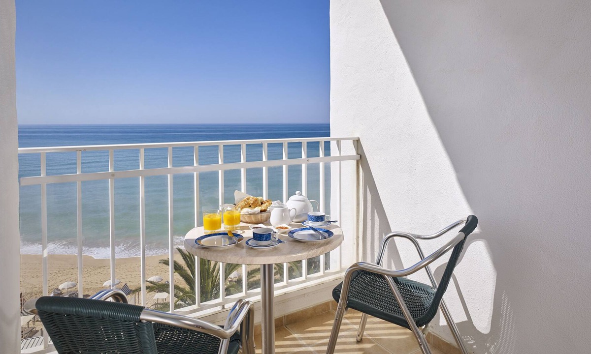 Armacao de Pera Hotel | Holiday Inn Algarve - Armacao de Pera, an IHG Hotel
