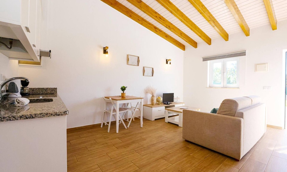 Alfarrobeira Apartment | I - Apartment 1 in St. Johns Countryside Getaway