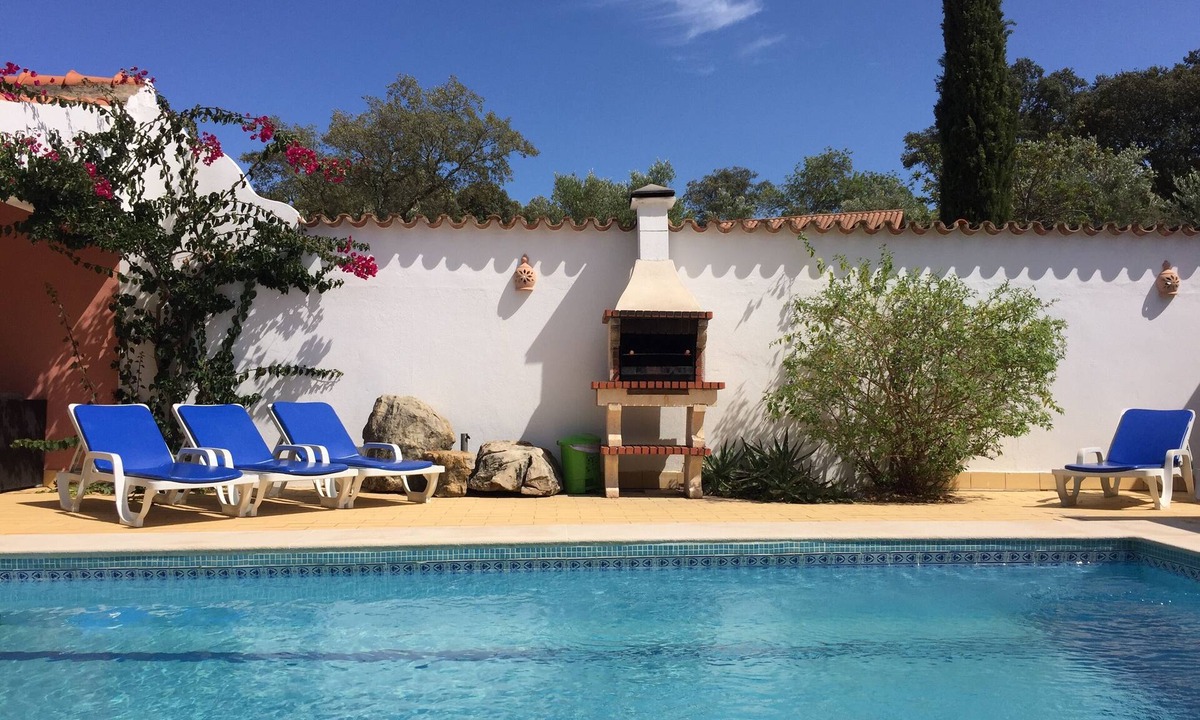 Faro Villa | Idyllic villa in the country house style