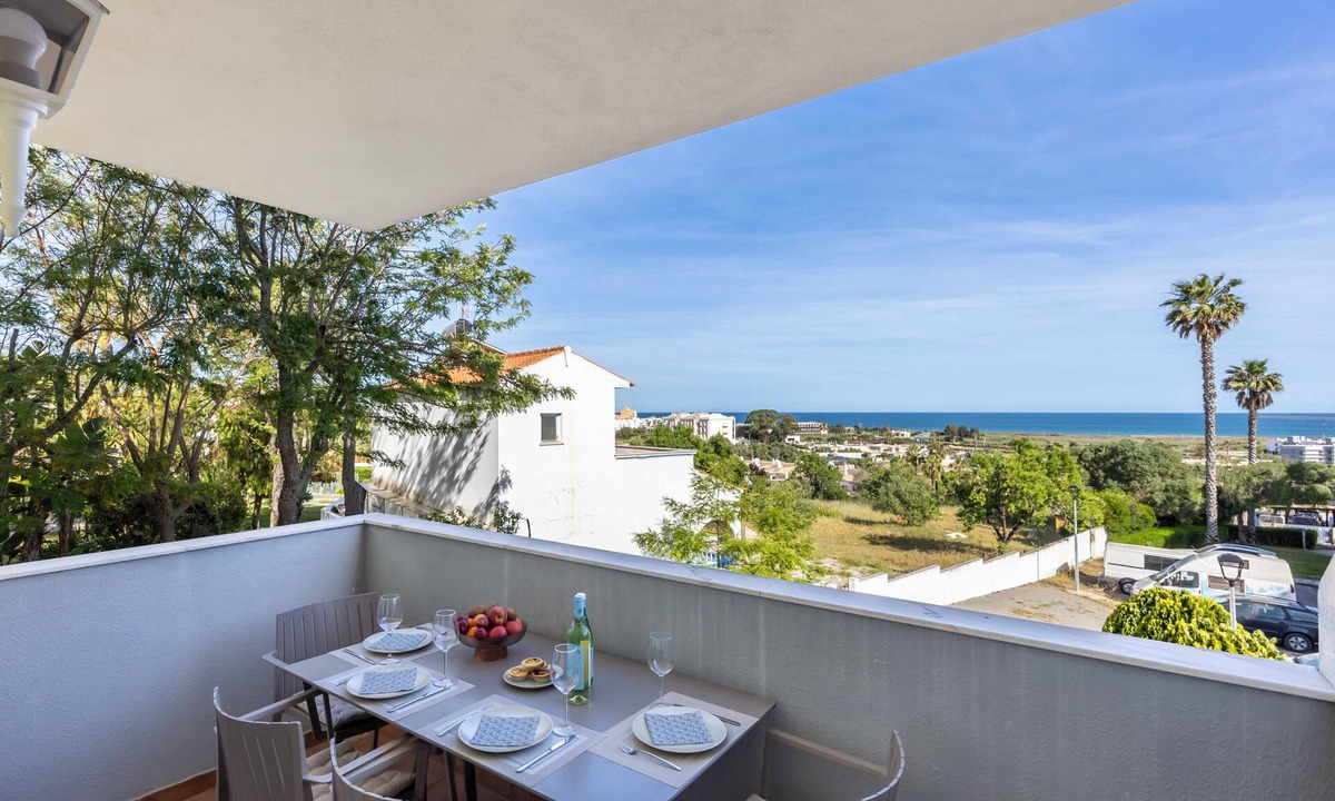 Albardeira Apartment | Lagos Line Apartment - sea views and Meia Praia