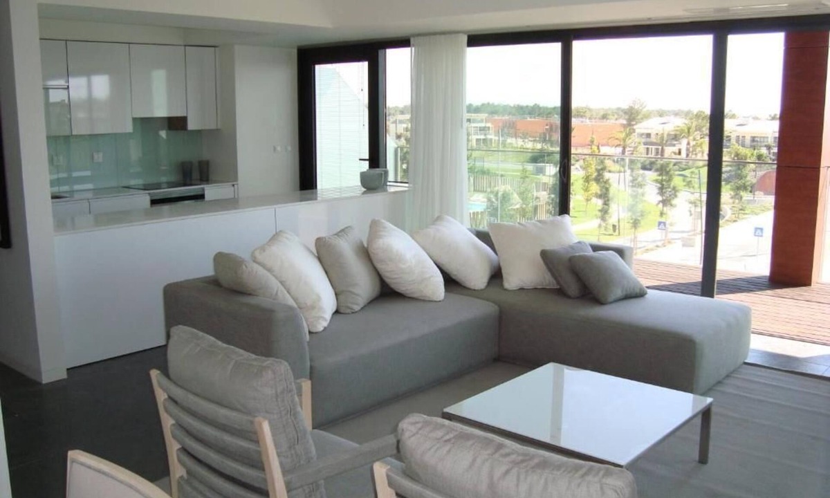 Carvalhal Hotel | Lisbon's Seaside Retreat: Equipped Kitchens, Balcony, Beachfront & Free Parking