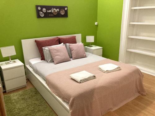 Penha de Franca Apartment | Lisbon T2 apartment in typical villa in Sapadores Lisbon