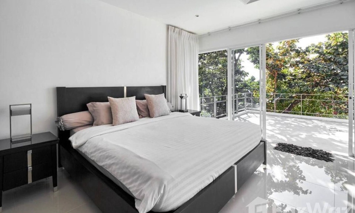 Talat Yai Villa | Luxurious 2-Bedroom Villa with Private Pool and Lush Garden in Karon, Phuket