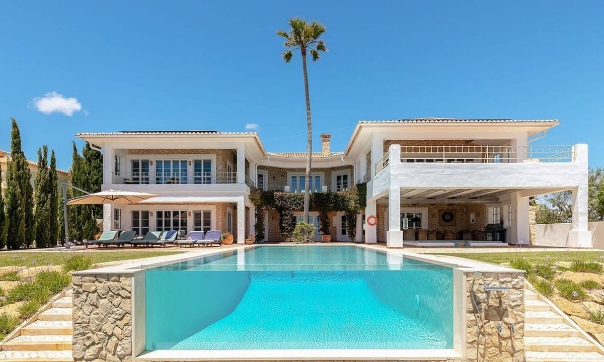 Lagos Villa | Luxury Algarve Villa in Burgau for Group Beach Retreats