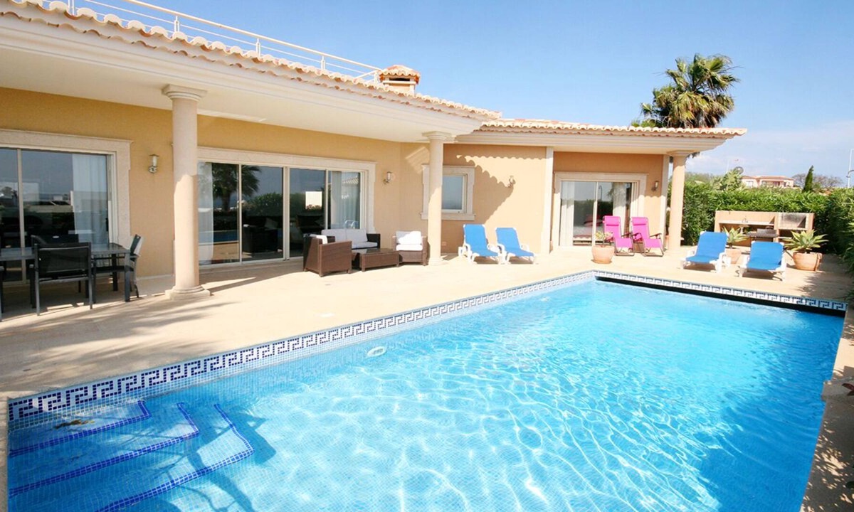 Porto de Mos Villa | Luxury Modern 4 Bedroom Villa with Private Pool, Sleeps 10, Wi-Fi, A/C, IPTV