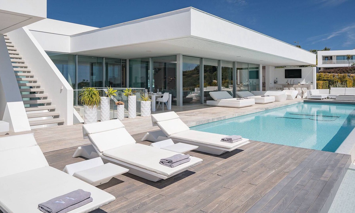 Meia Praia Villa | Luxury oceanside villa with pool by Destination Algarve [VR]