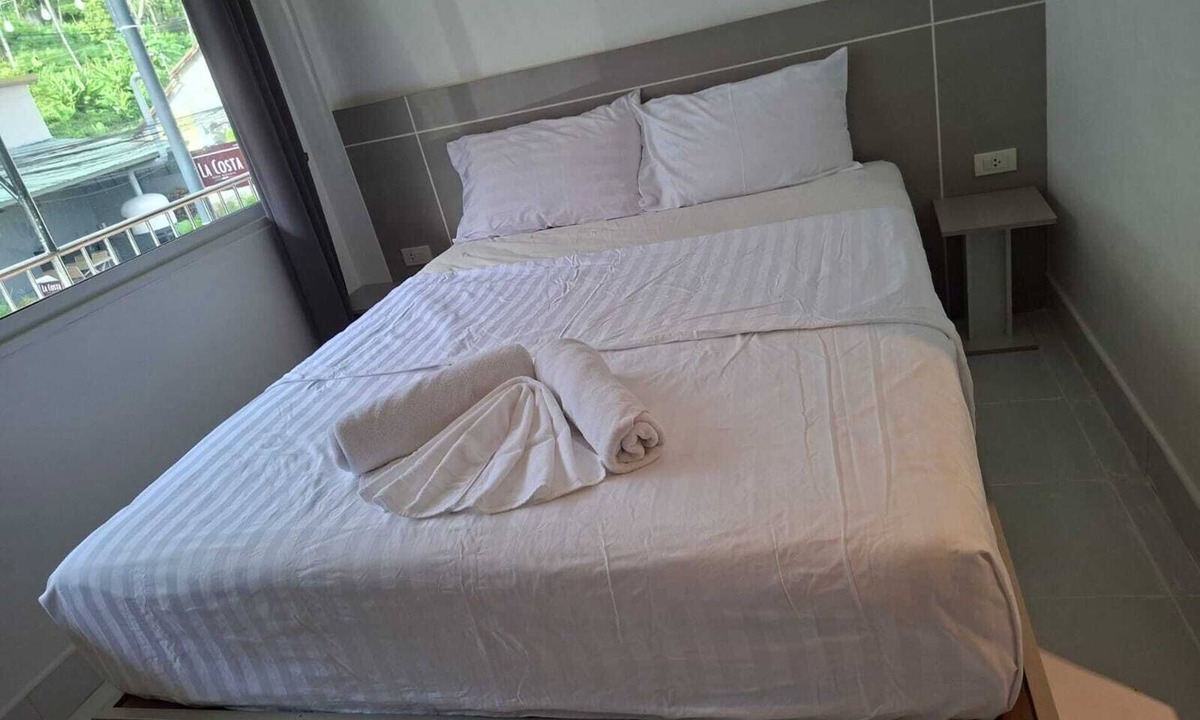 Kata Bed & Breakfast | Marvelous 1-bedroom bed & breakfast with AC in Kata,. Guest house have 7 rooms.