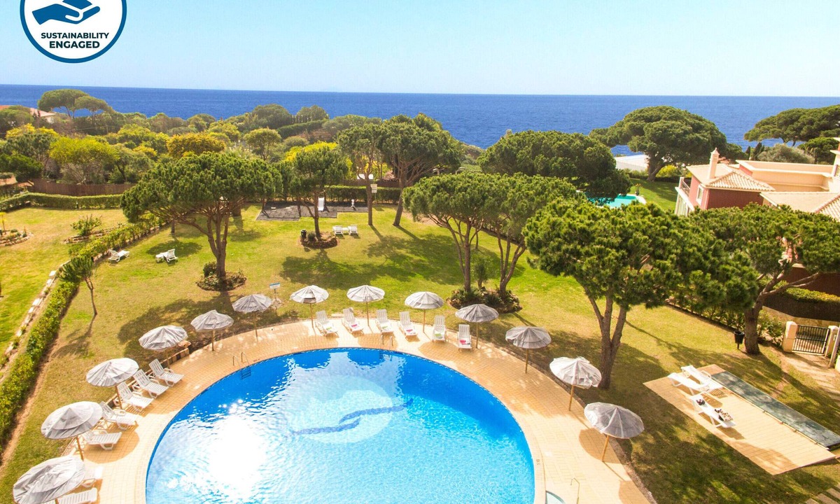 Oura Apartment | Modern Apartment with Pool – Albufeira