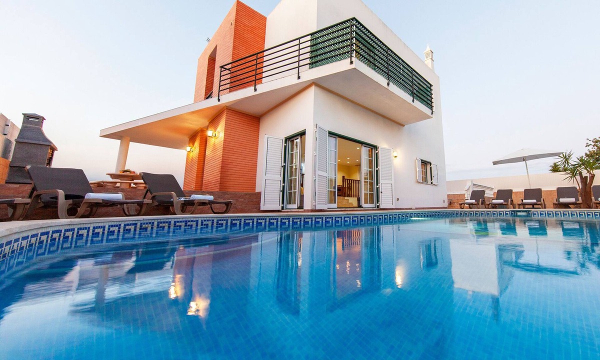 Correeira Villa | Modern villa with BBQ and heatable pool