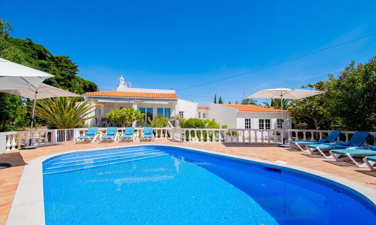 Mato Serrao Villa | Montenegro Superbly Located Family Vila With Game Room & Pool
