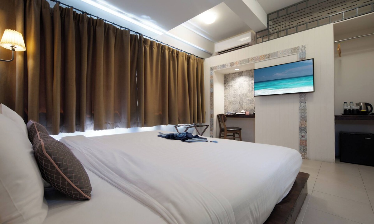 Talat Yai Hotel | Montree Phuket Hotel