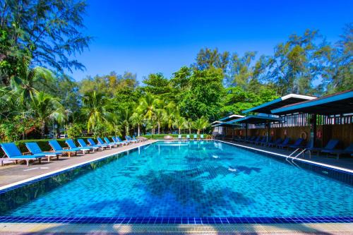 Ban Bo Han Resort | Naiyang Park Resort - Beachfront Escape