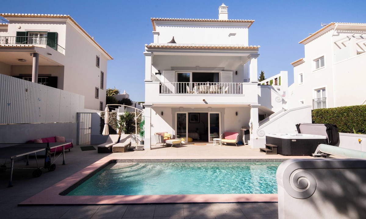 Chinicato Villa | New! Fantastic 4-bedroom villa in charming Lagos