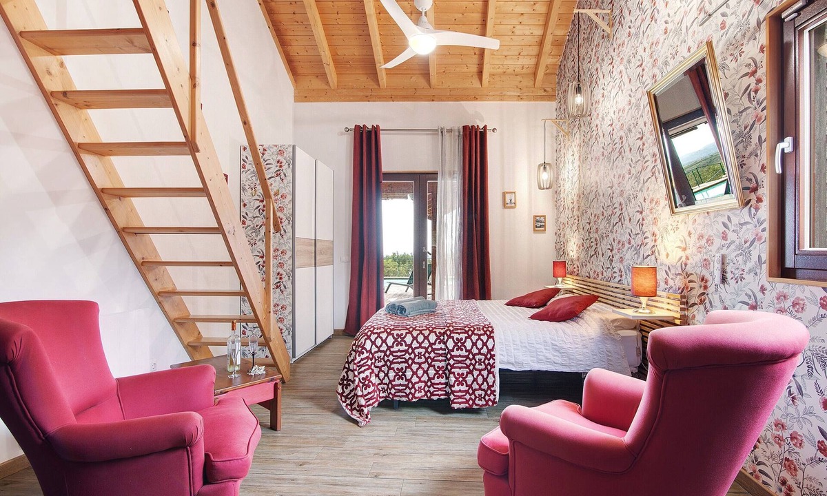 Monte da Charneca Apartment | Paris Room - Naturist B&B for Couples