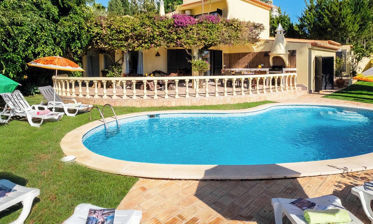Montechoro Villa | Peaceful villa with pool & BBQ