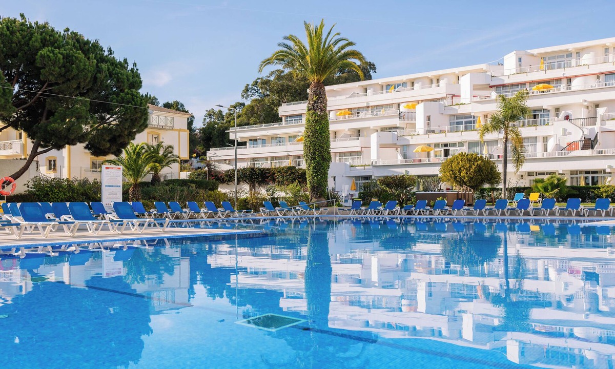 Areias de Sao Joao Hotel | Praia da Oura Delight for Family! Beachfront Paradise Perfect for Family!