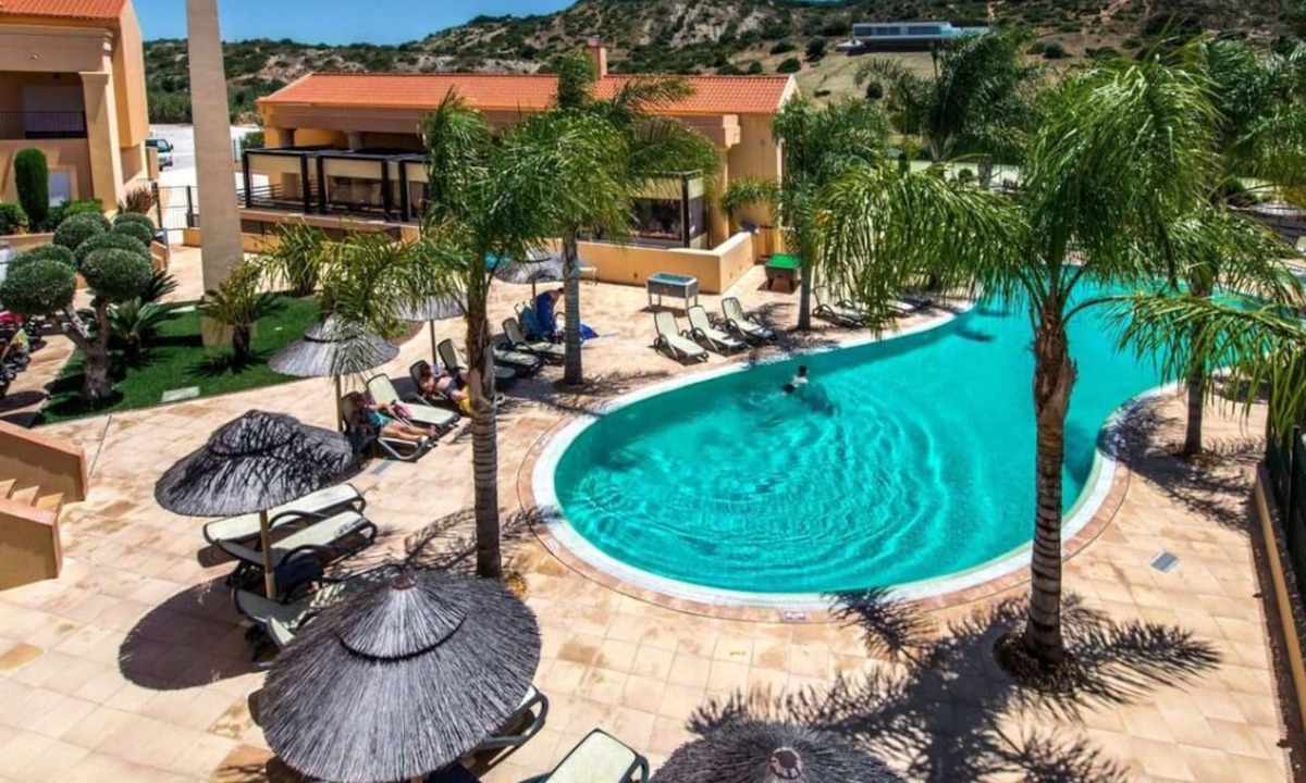 Praia da Luz Hotel | Prime Location! Fully-equipped Kitchen, Outdoor Swimming Pool, Near Luz Beach