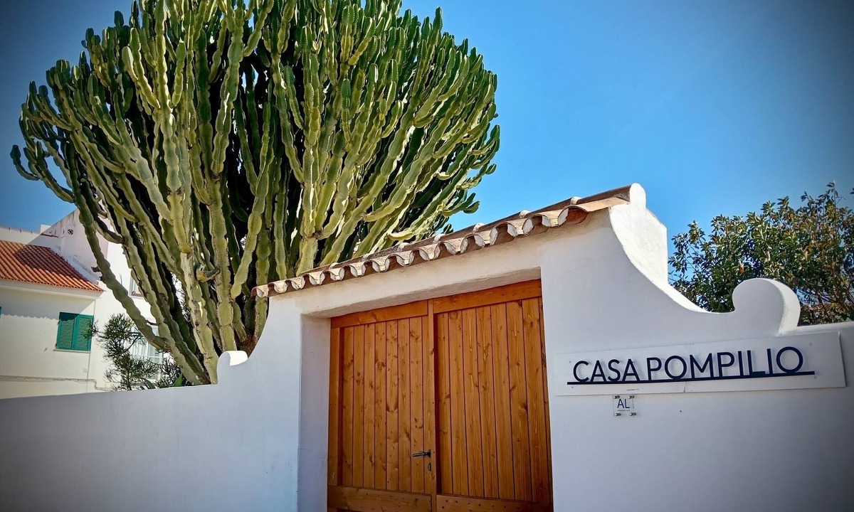 Sagres Villa | Private peaceful oasis with plenty of space and the Beach at your doorstep