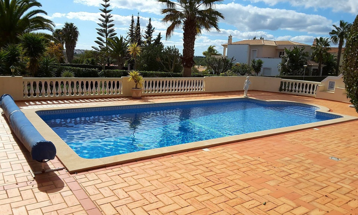 Portimao House | Private vacation villa w. Pool 10x5 m (heatable), 3 bedrooms (bathroom en suite)