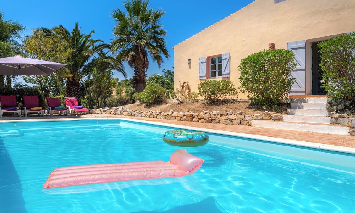 Olhao House | Private villa with private garden, pool and sea view