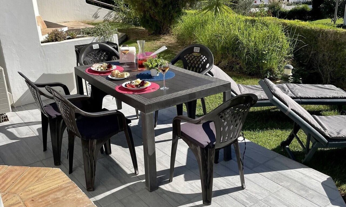 Alpouvar Apartment | Privately owned South Facing ground floor Apt ,Fibre WIFi Air Con Arlo Doorbell