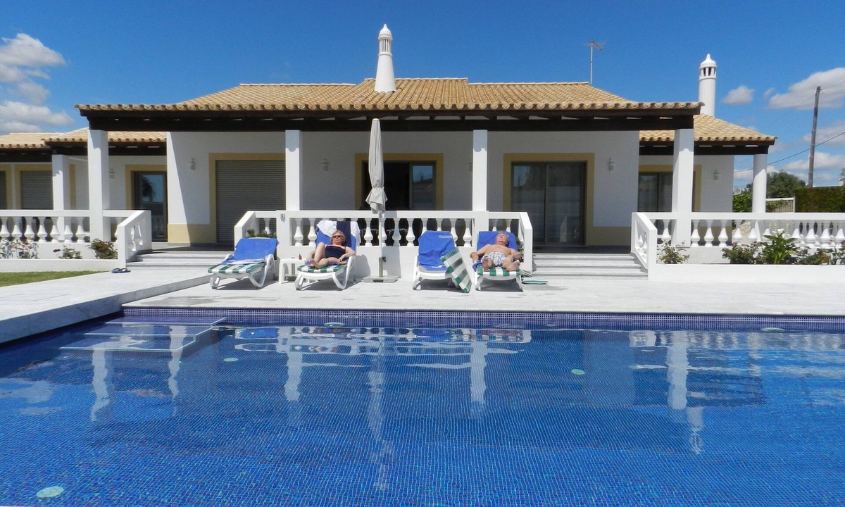 Sesmarias Villa | £500pw DISCOUNT 21 JUNE - NOW £1935 PW Fabulous 5 Star Luxury Villa 3/4 Bedrooms