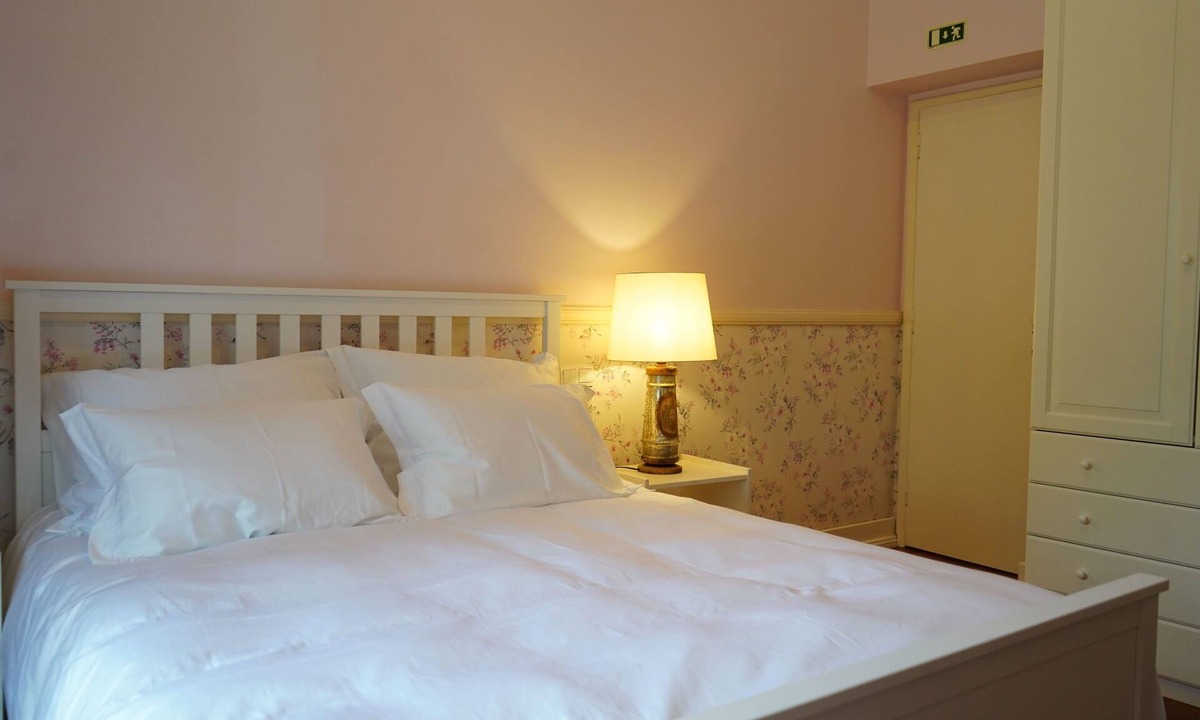 Grandola House | Quarto Rosa Duplo Deluxe