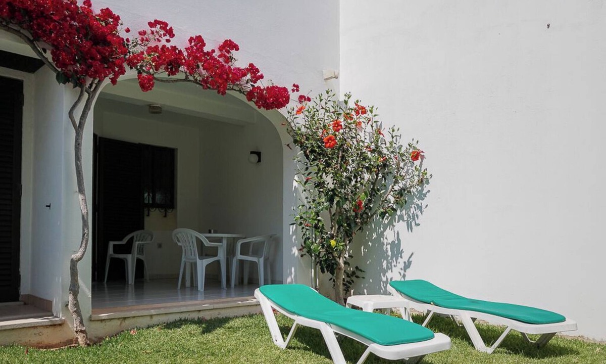 Cavacos Villa | Quentao Red Villa, Quarteira, Algarve