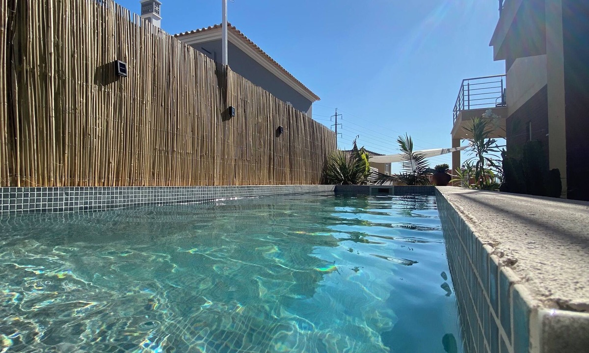 Algoz Villa | Quiet Algarve villa near Albufeira & branches with prívate pool BBQ terrace