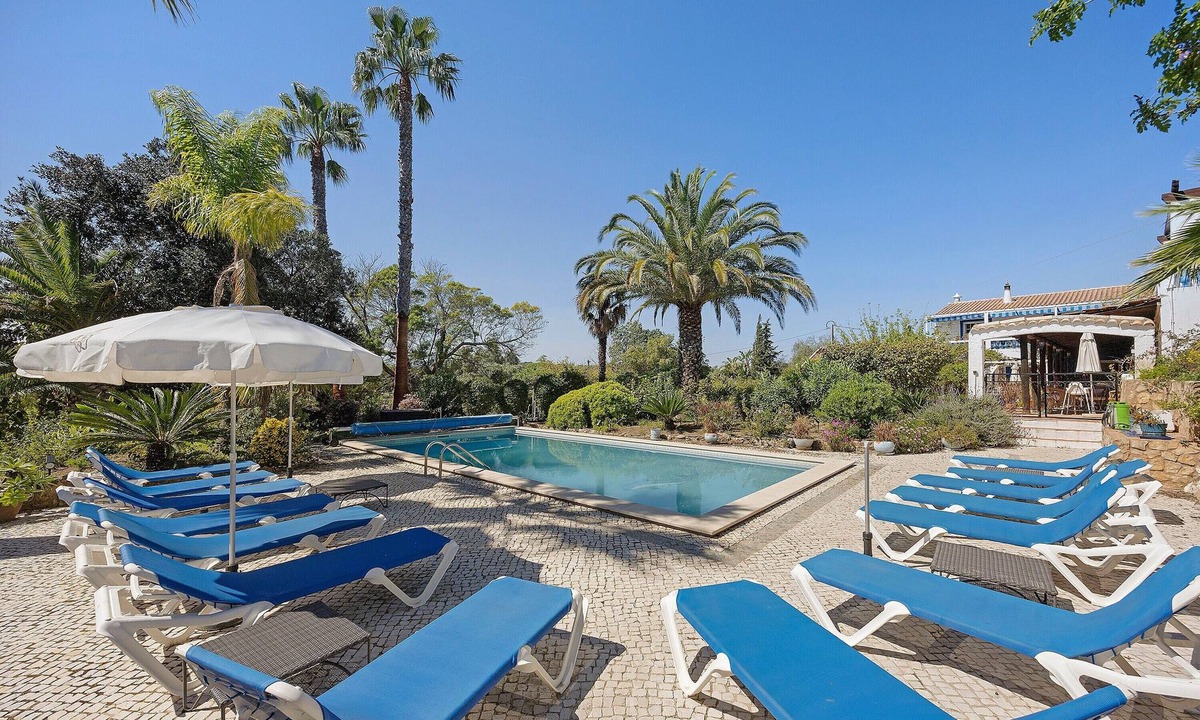 Farta Vacas Cottage | Quinta das Achadas – Bouganvillea in Lagos with Shared Pool, Nature & Breakfast