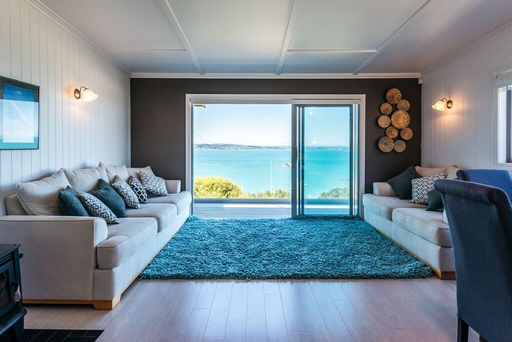 Omiha House | Rocky Bay Luxury Escape - Waiheke Holiday Home