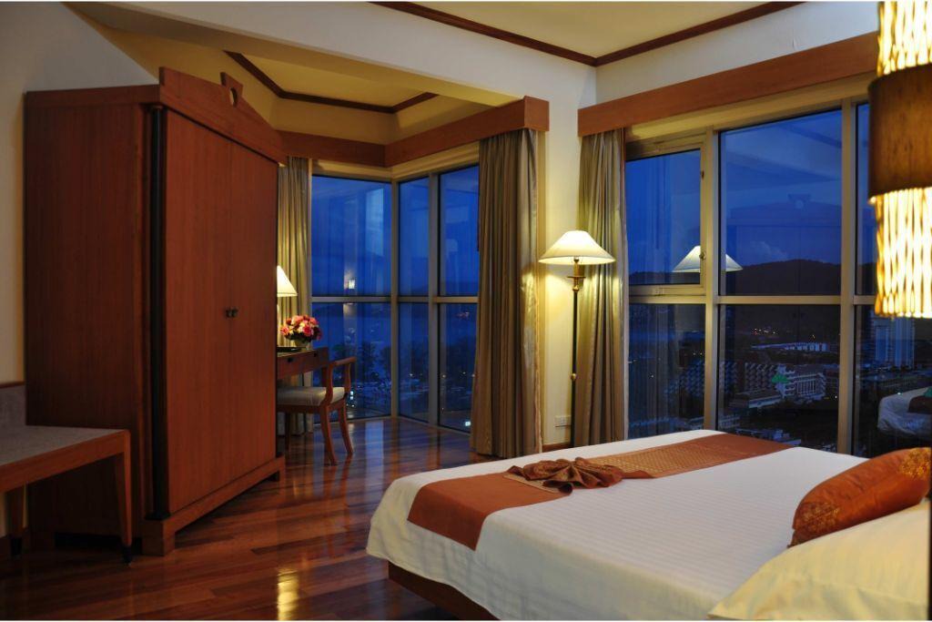 Patong Hotel | Royal Paradise Suite, #03 @ Patong Beach