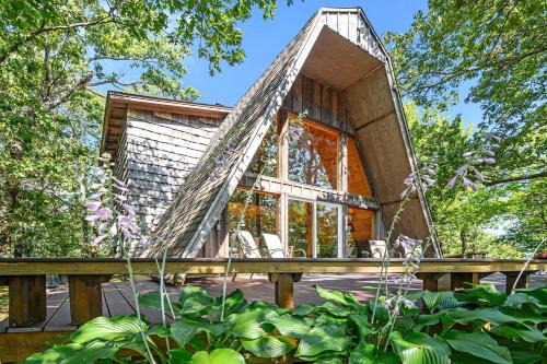 Smithville Ski Chalet | Secluded A-Frame Cabin with Incredible Views near Mountain Fork River in Oklahoma