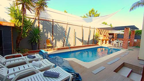 Faulha House | Sesimbra Pool Villa 10 Guests Garden BBQ Near Beaches