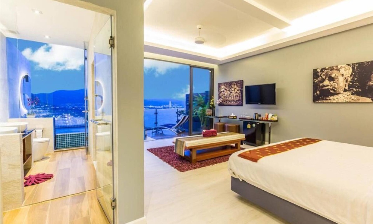 Patong Resort | (SHA+)Sky Suite with Plunge Pool (005)
