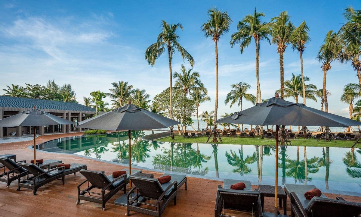 Khuekkhak Hotel | (SHA+)Spacioua Pool Access for two (P07)